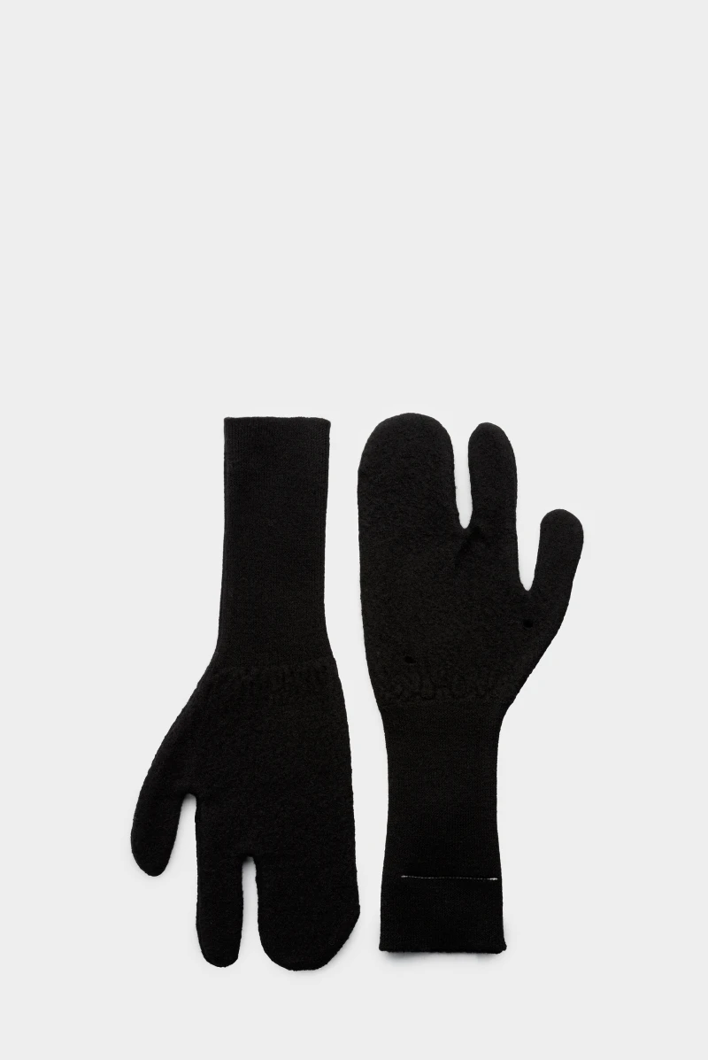 手袋 MM6 Maison Margiela 'Numeric signature MM6' gloves Mm6 By Maison Margiela Numeric Signature Gloves | THE LIST