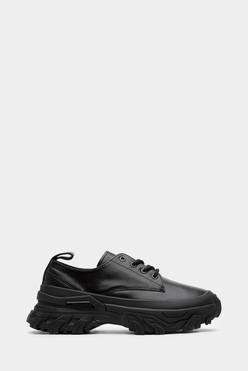 Nike black low top sneakers online