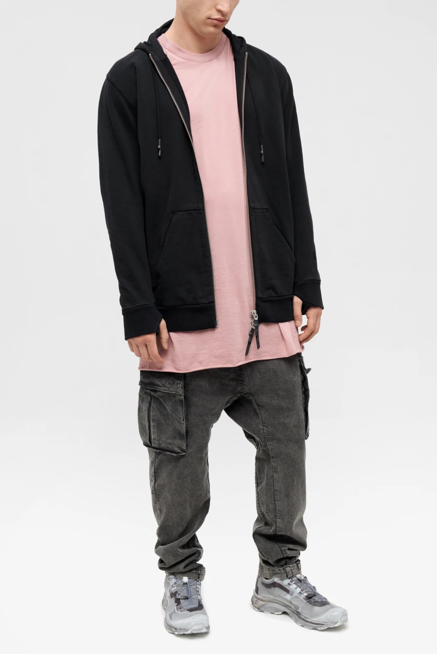 Семіз қара әйел зәр шығарады