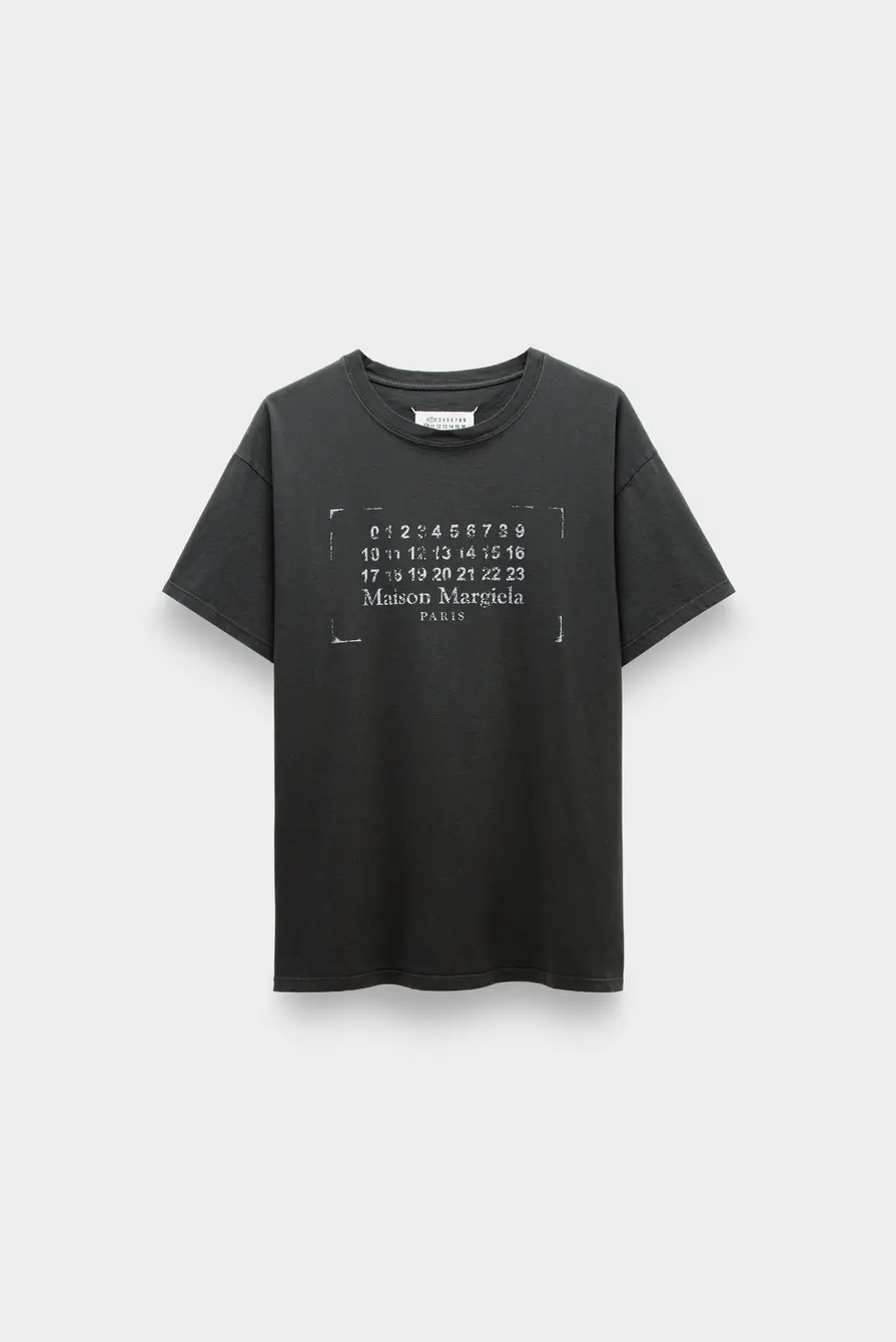 MAISON MARGIELA｜ (S51GC0534 S24575 103) STAMP LOGO TEE - BLACK – lapstoneandhammer.com