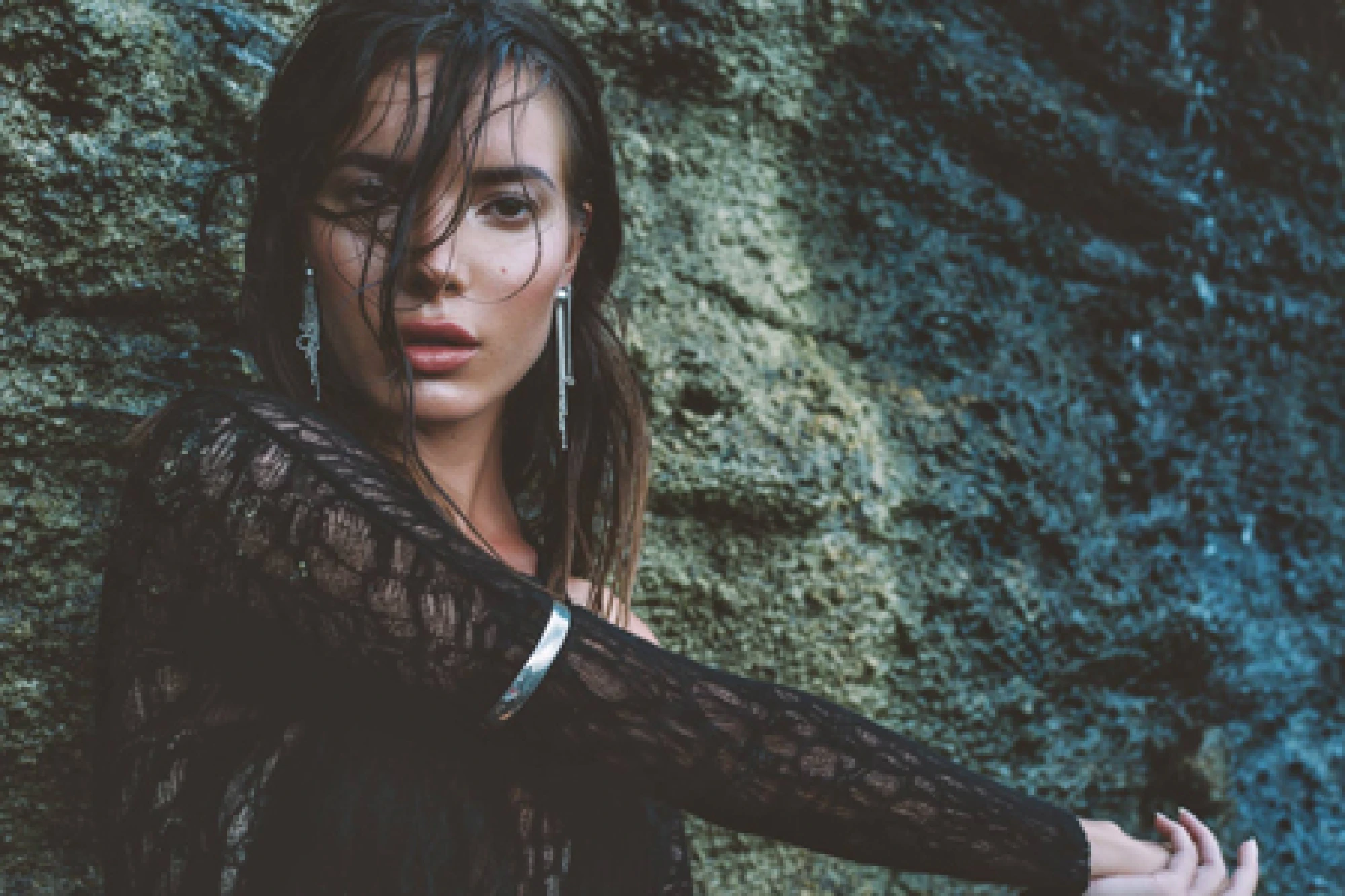 Интимдік кездесуді іздейтін қыз